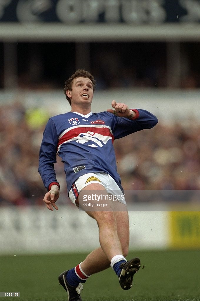 james-cook-of-the-western-bulldogs-in-action-during-the-afl-1999-picture-id1563476