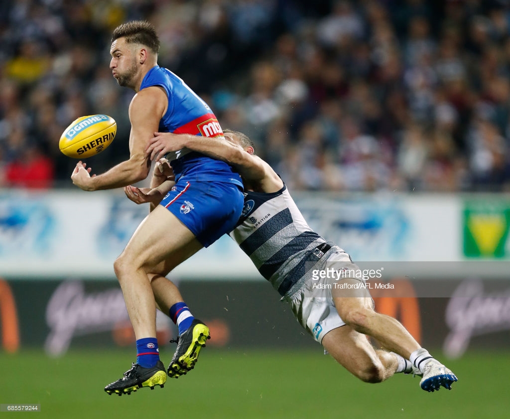 matthew-suckling-of-the-bulldogs-and-joel-selwood-of-the-cats-compete-picture-id685579244