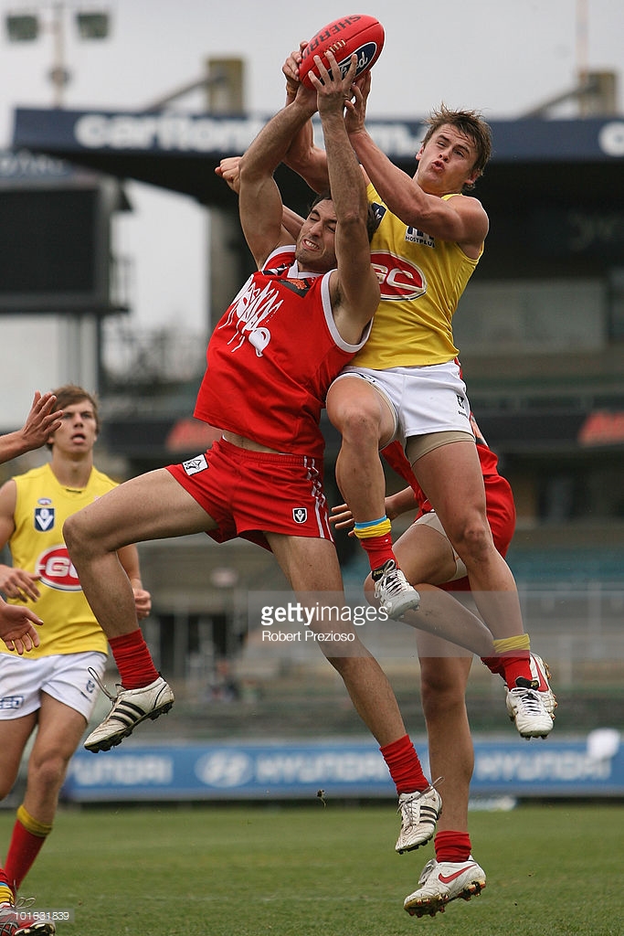 maverick-weller-of-the-gold-coast-flies-for-a-mark-from-behind-during-picture-id101631839