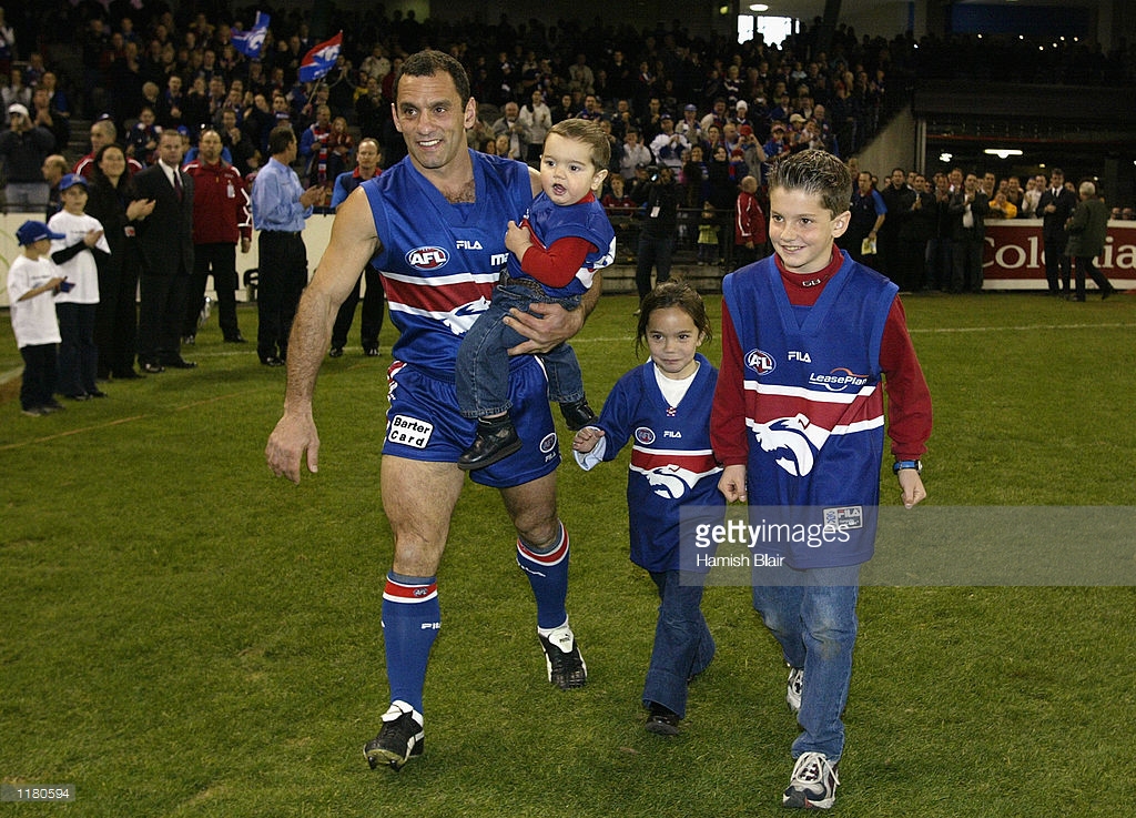 tony-liberatore-for-the-bulldogs-comes-onto-the-ground-in-his-final-picture-id1180594