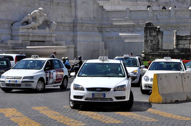 Taxis-in-Italy.jpg