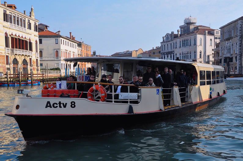 Water-buses-in-Venice.jpg