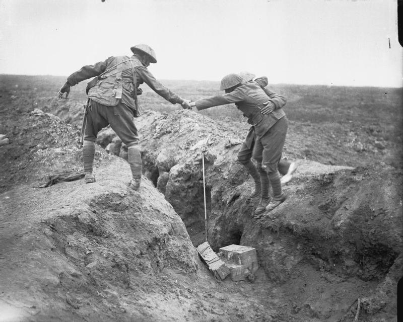 British_wounded_return_from_Battle_of_Ginchy_09-09-1916_IWM_Q_4210.jpg