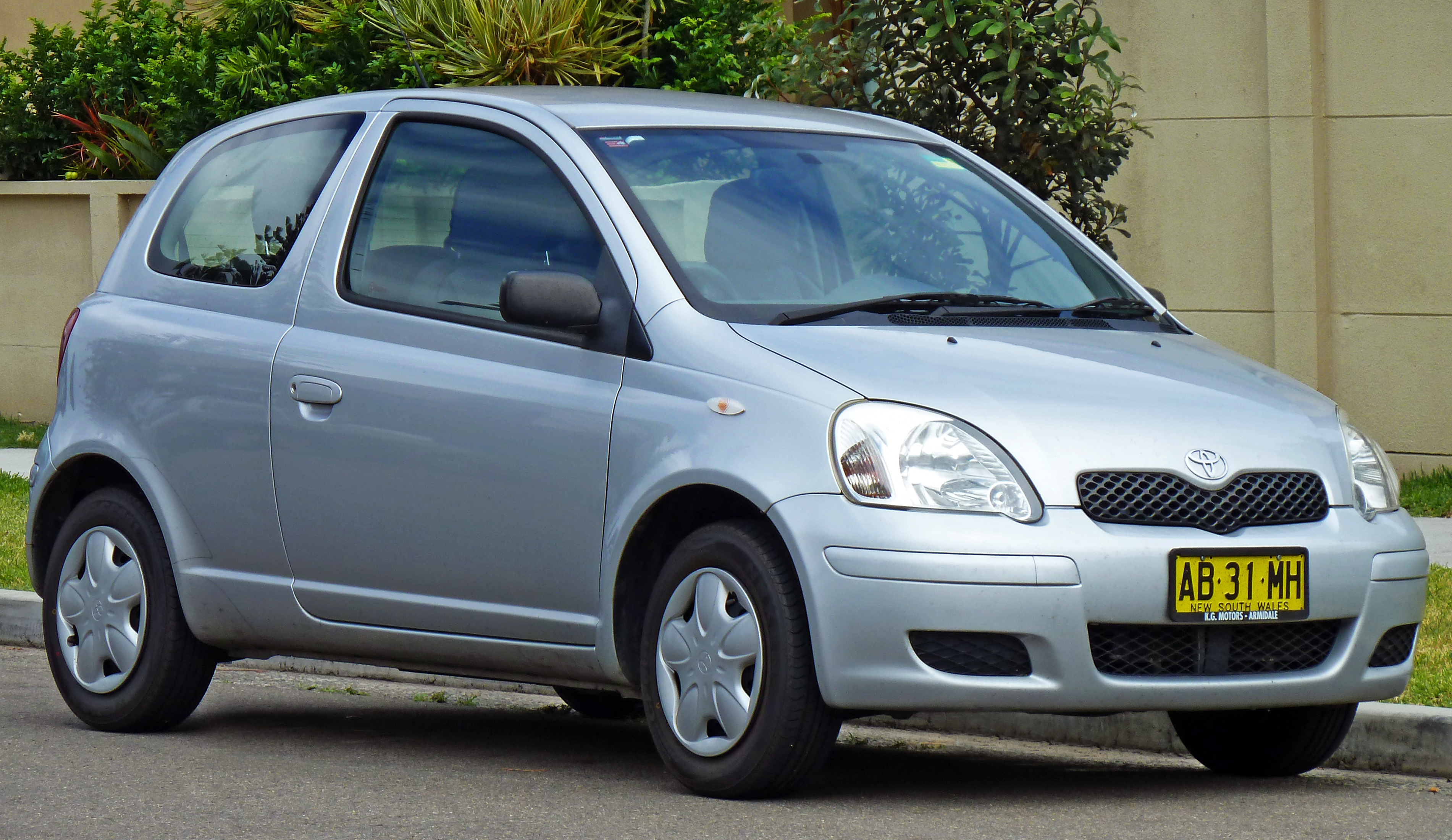 2003-2005_Toyota_Echo_(NCP10R)_3-door_hatchback_(2010-12-28).jpg