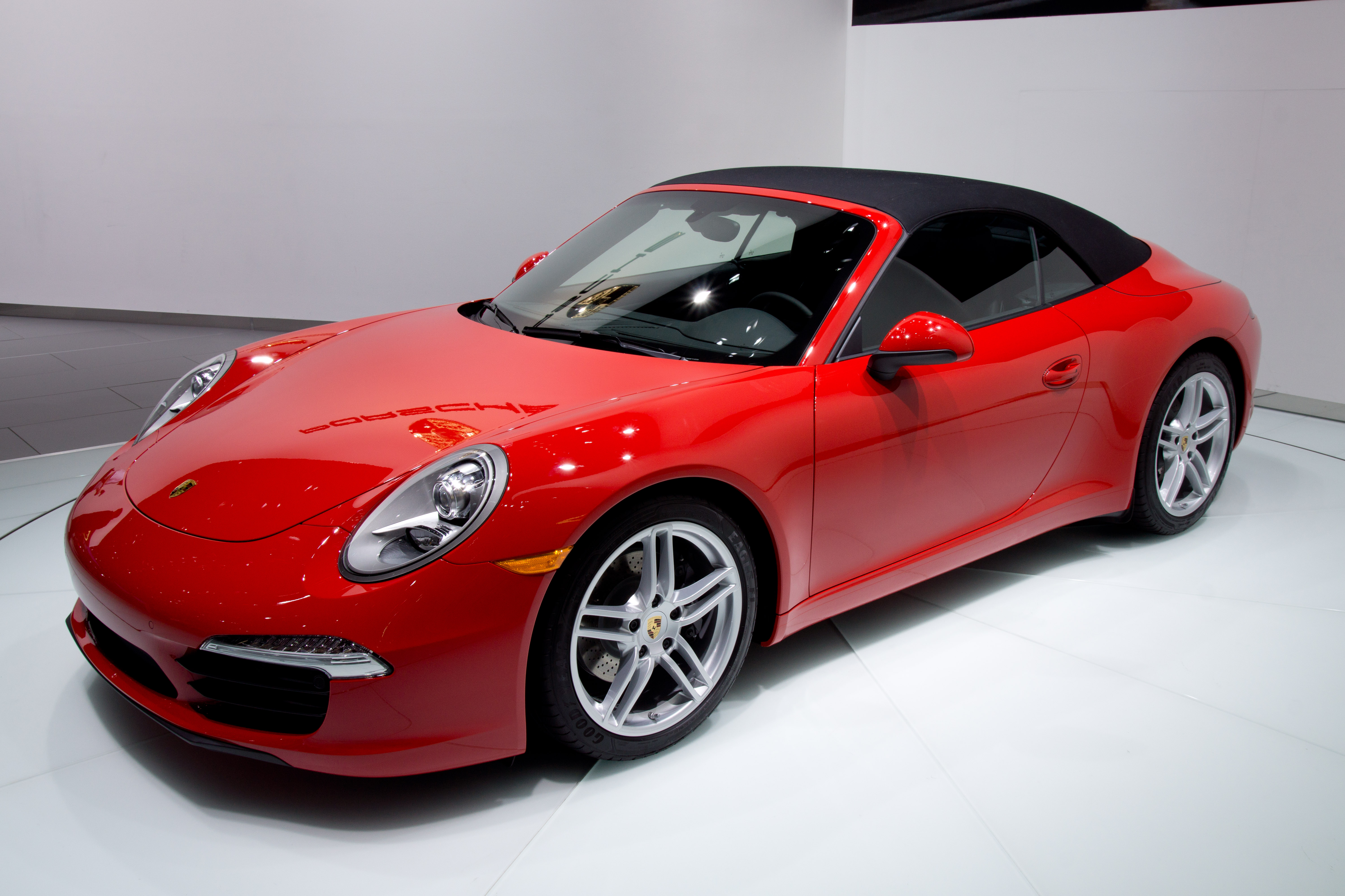 2012_NAIAS_Red_Porsche_991_convertible_(world_premiere).jpg