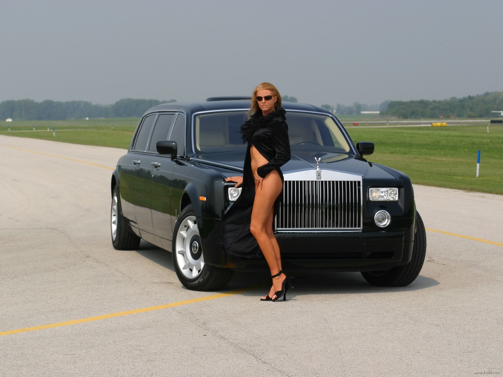 Rolls_Royce_Phantom_1_163982515.jpg