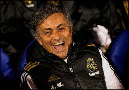 cristiano-ronaldo-498-jose-mourinho-smiling-and-laughing-in-real-madrid-bench-2012.jpg