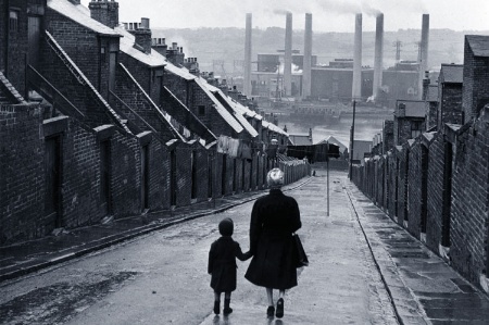 woman_and_child_walking_in_industrial_uk_tow_450.jpg