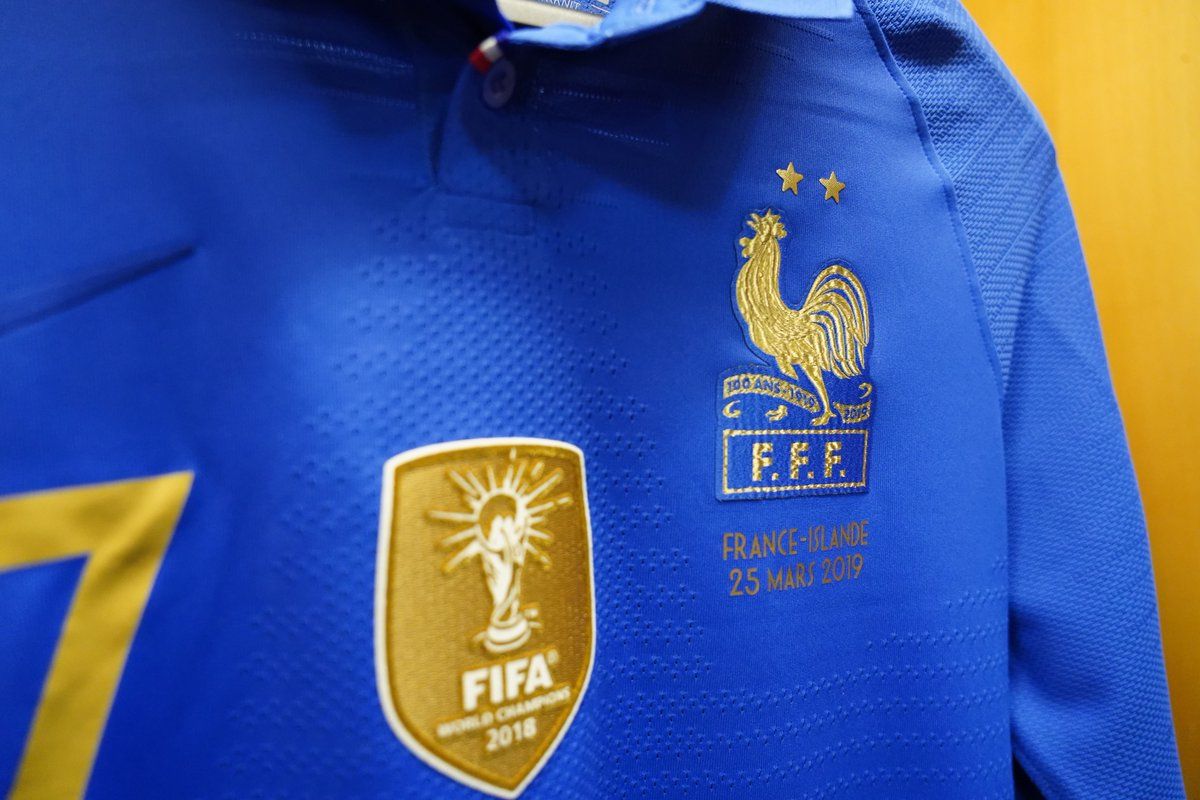 on-pitch-nike-france-centenary-kit-4.jpg