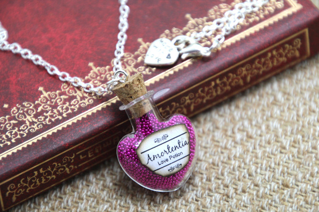 12pcs-lot-HP-INSPIRED-Jewelry-Amortentia-Love-Potion-Necklace-Bottle-Glass-Vial-Magical-Filter.jpg_640x640.jpg