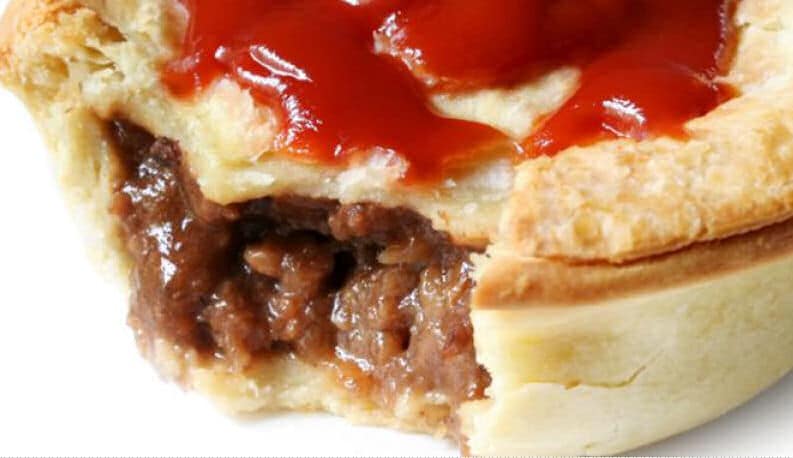 Aussie-Meat-Pie-and-Sauce.jpg