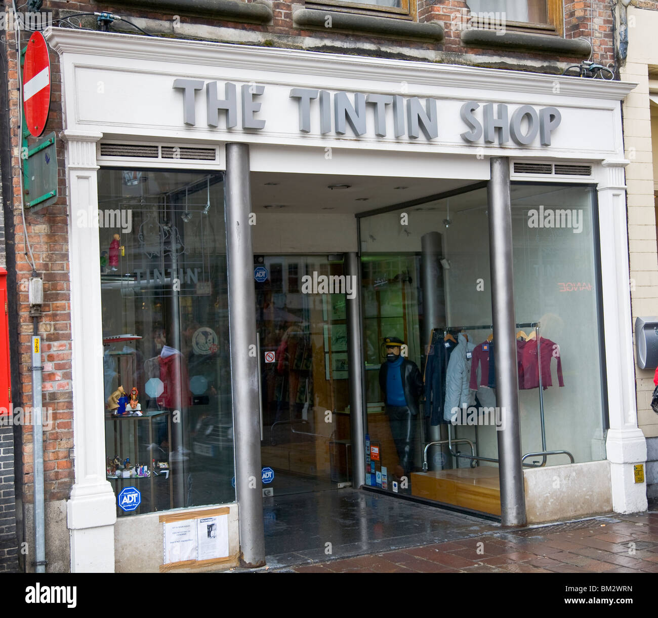 tintin-shop-in-bruges-belgium-cartoon-BM2WRN.jpg