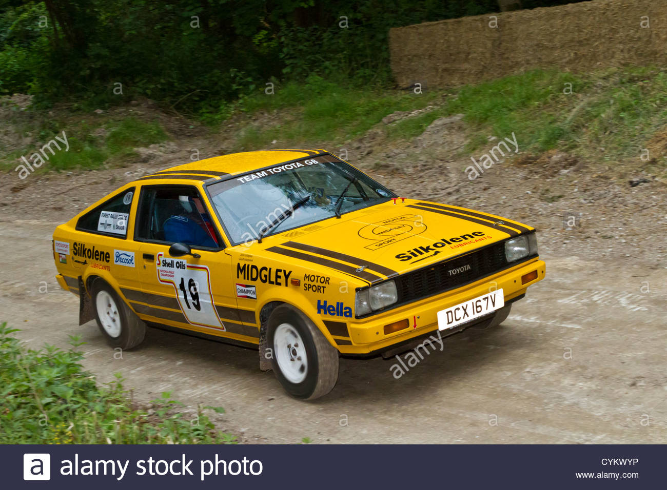 1979-toyota-corolla-16-gt-coupe-with-driver-john-midgley-on-the-rally-CYKWYP.jpg