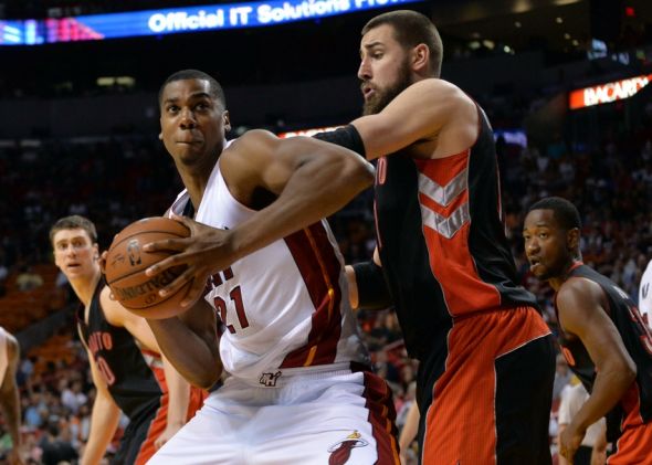 hassan-whiteside-jonas-valanciunas-nba-toronto-raptors-miami-heat-590x900.jpg