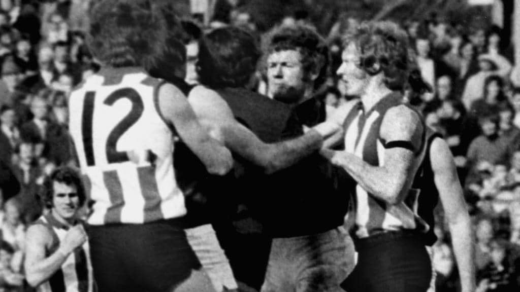 There’s always been a fierce rivalry between North Melbourne and Essendon. Roos coach Ron Barassi and Bombers coach Des Tuddenham clash at Arden St in 1973.