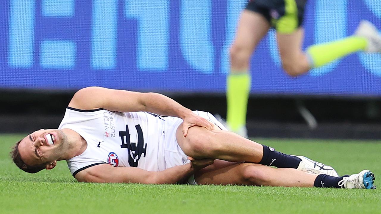 David Cuningham grabs his left knee after landing awkwardly in the first quarter. Picture: Michael Klein