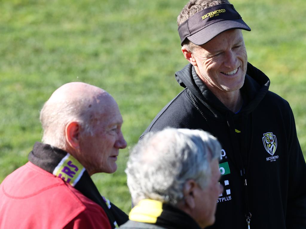 Kevin Bartlett chats with Damien Hardwick at Richmond training. Picture: Michael Klein