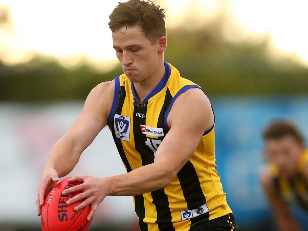 [PLAYERCARD]Jack Billings[/PLAYERCARD] kicks for Sandringham. Picture: Kelly Defina/AFL Photos/via Getty Images