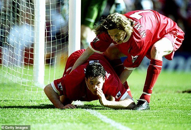 11482636-6839977-Robbie_Fowler_got_down_on_all_fours_and_sniffed_the_byline_after-a-50_1553794981895.jpg