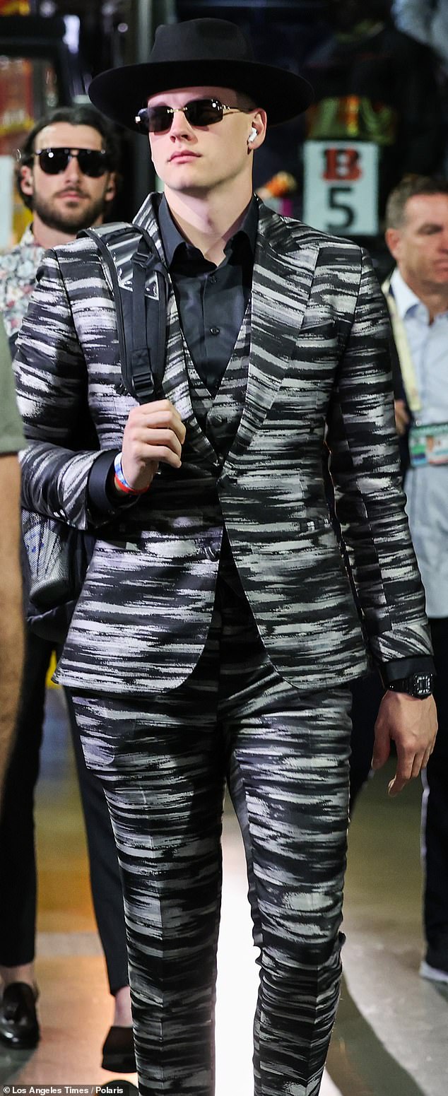 67140553-11693991-The_black_and_white_tiger_striped_suit_at_the_2022_Super_Bowl_th-a-56_1675253671267.jpg