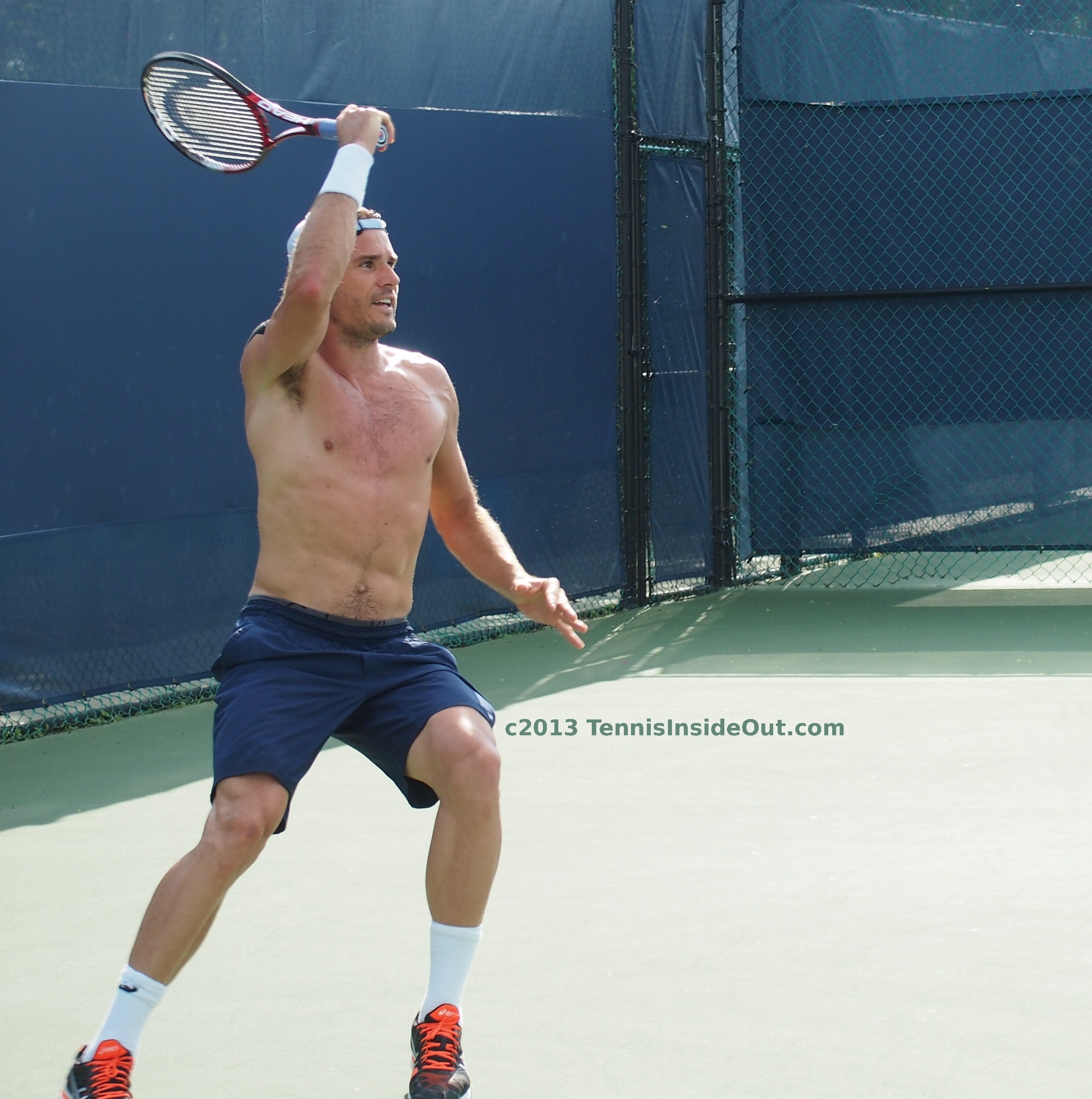 Shirtless-Tommy-practice-P1015569.jpg