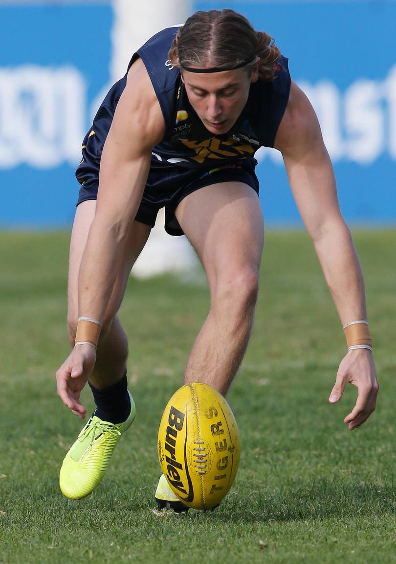 Claremont's Zac Mainwaring attempts to scoop up the footy.