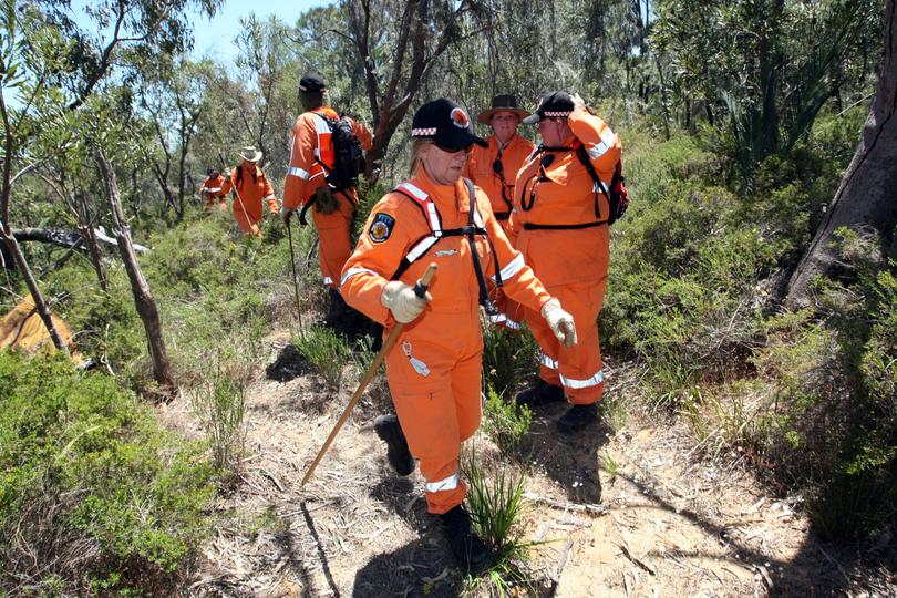 SES volunteers search bushland looking for Iveta Mitchell.