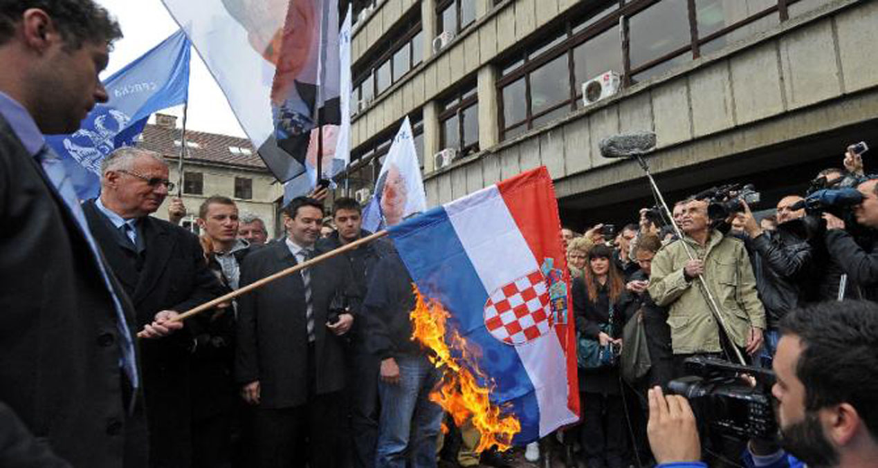 vojislav-seselj-burning-croatian-flag.jpg