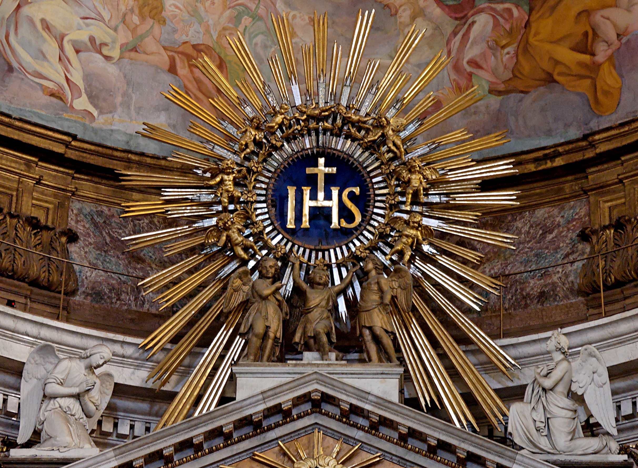 ihs_monogram_gesu.jpg