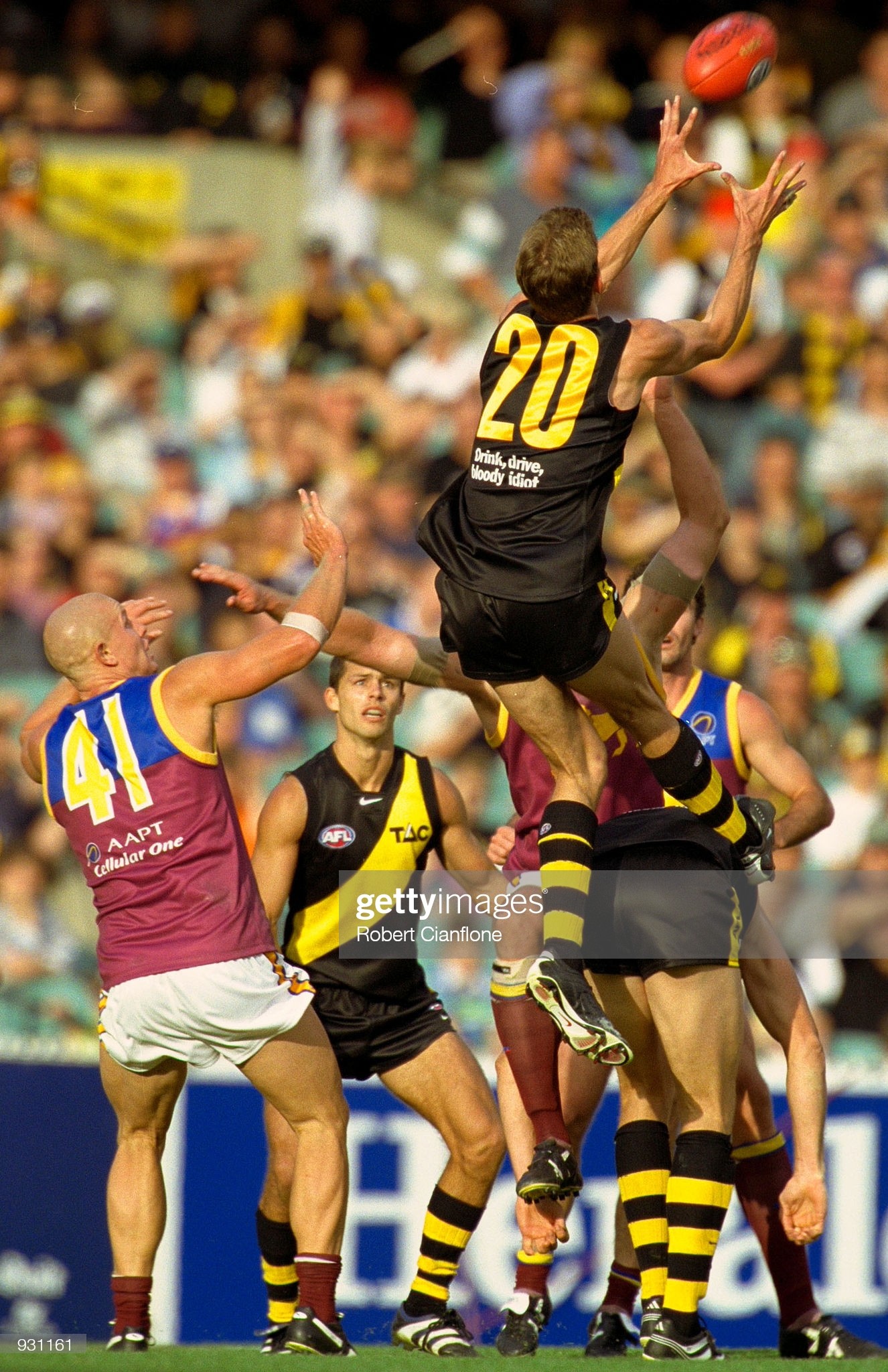 apr-2001-ray-hall-of-richmond-takes-a-mark-over-a-pack-of-players-picture-id931161