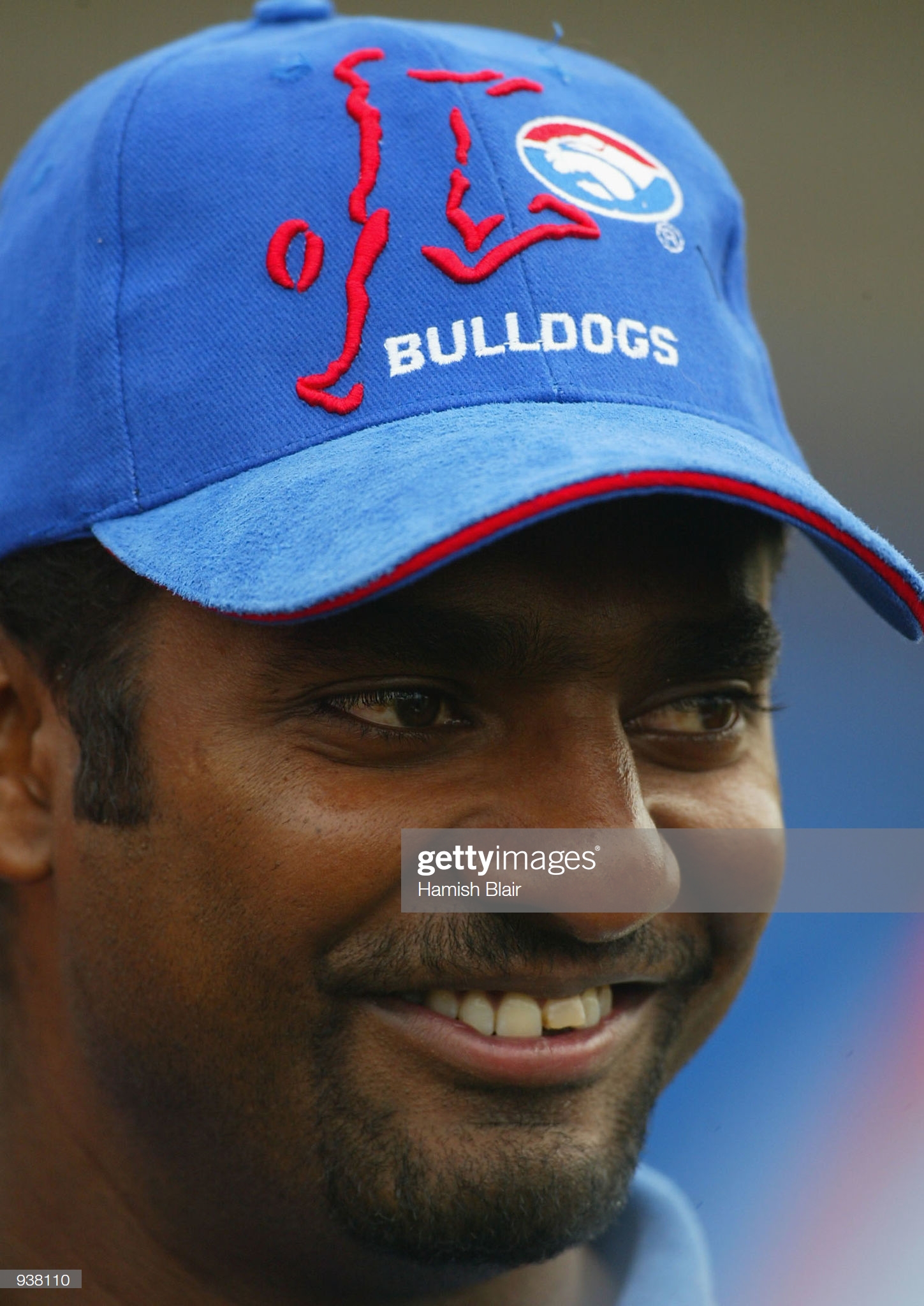 apr-2002-sri-lankan-cricketer-muttiah-muralitharan-speaks-to-the-is-picture-id938110