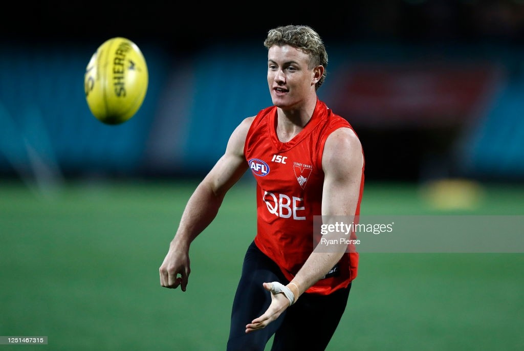 chad-warner-of-the-swans-trains-during-a-sydney-swans-afl-training-picture-id1251467315