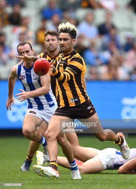 chad-wingard-of-the-hawks-kicks-during-the-round-one-afl-match-the-picture-id1386609690