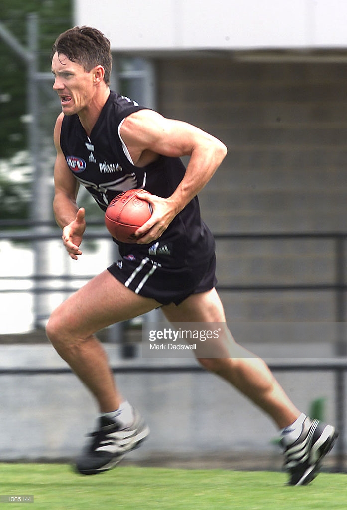 dec-2001-adrian-fletcher-delisted-by-fremantle-is-training-with-the-picture-id1065144