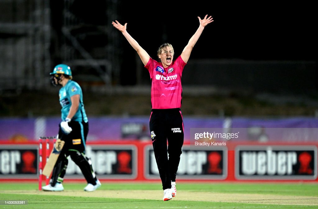 ellyse-perry-of-the-sixers-appeals-to-the-umpire-during-the-womens-picture-id1433053381