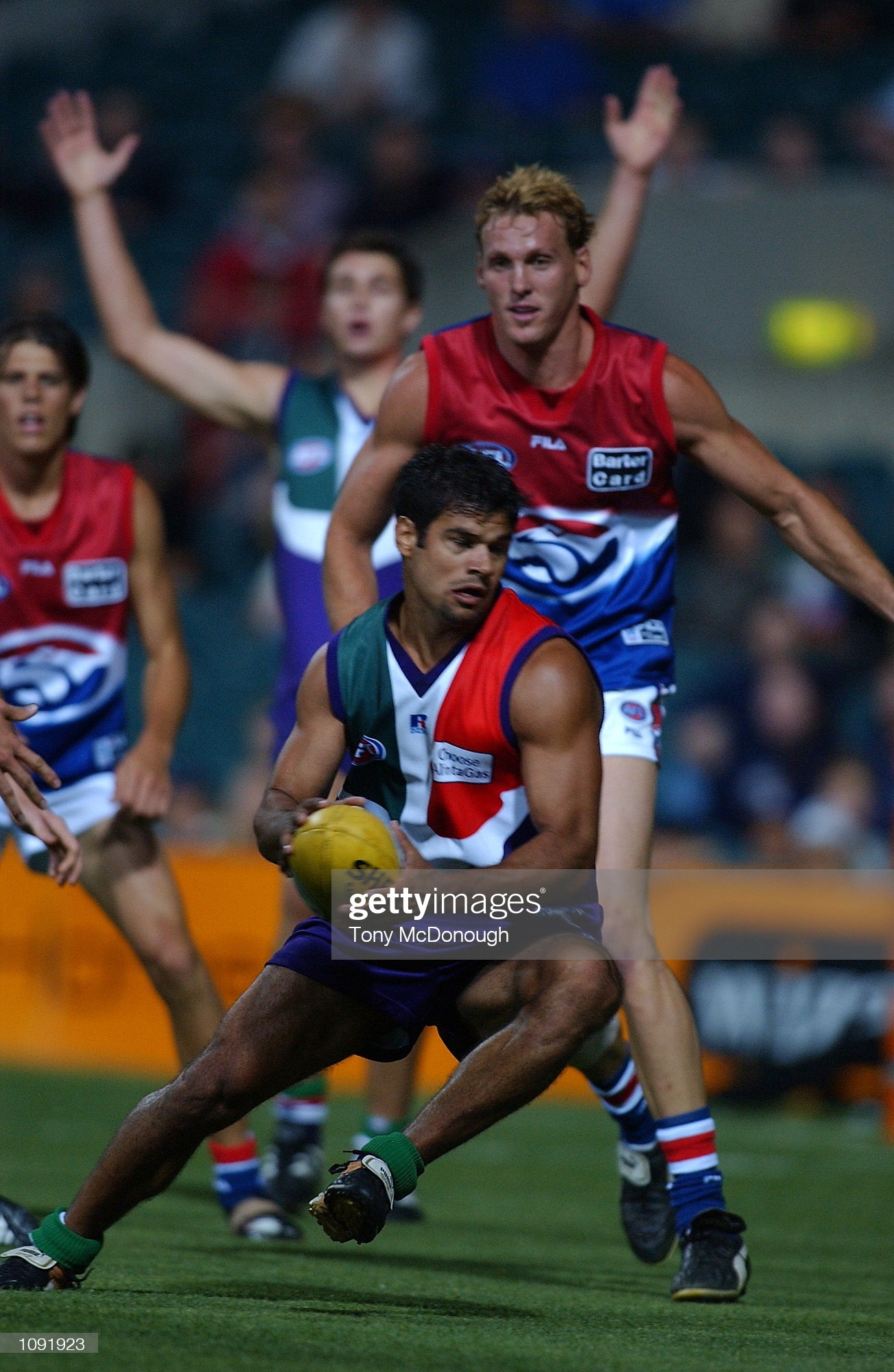 feb-2002-jeff-farmer-for-the-fremantle-dockers-in-posession-of-the-picture-id1091923