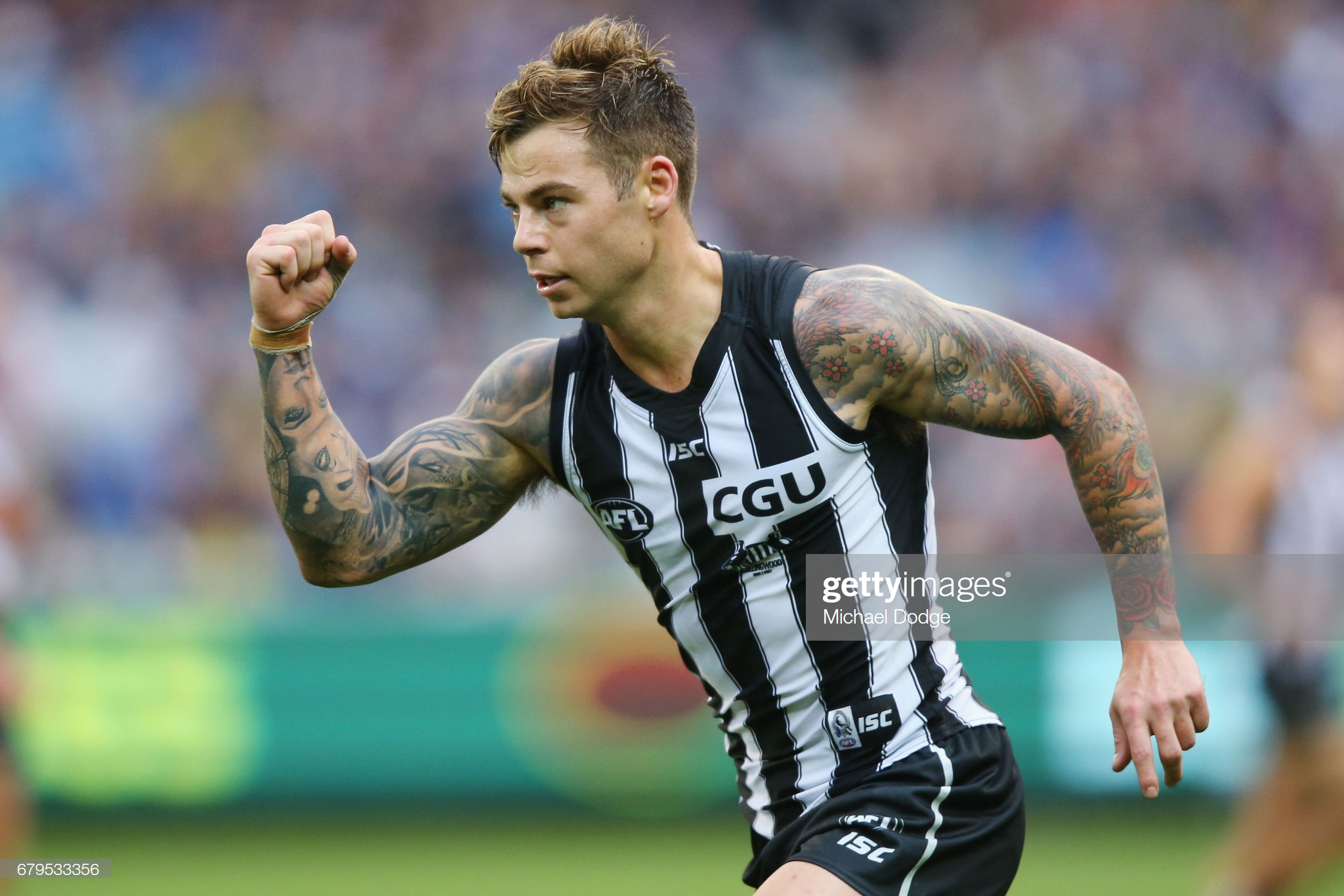 jamie-elliott-of-the-magpies-celebrates-a-goal-during-the-round-seven-picture-id679533356