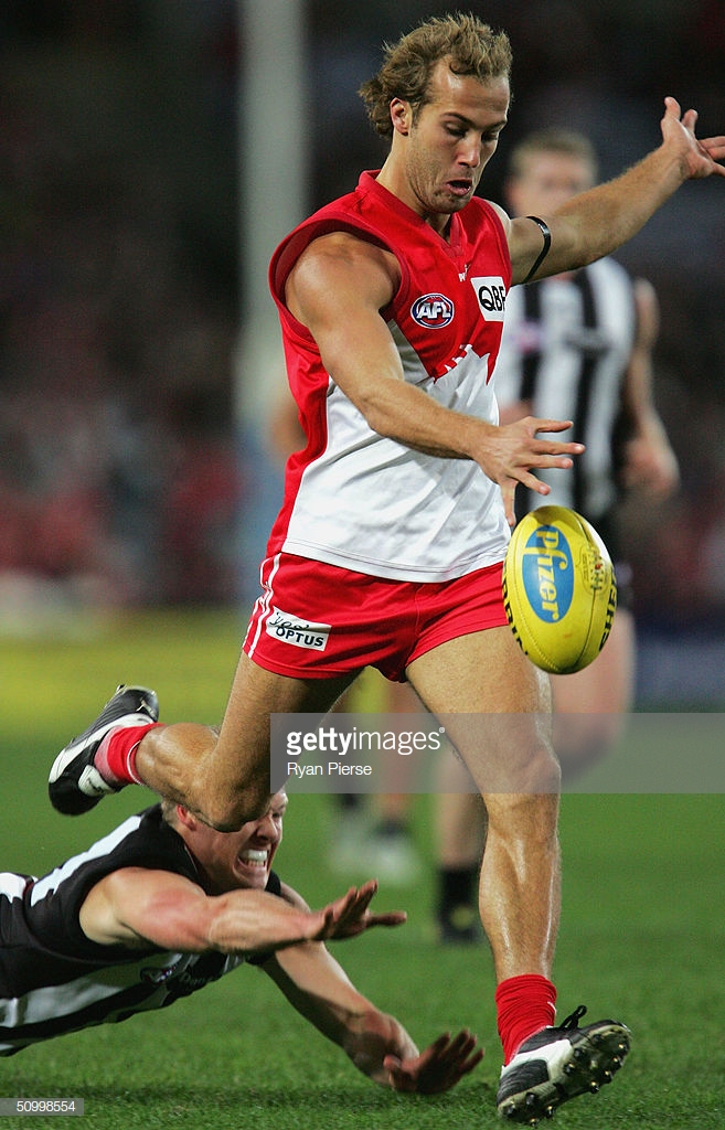 jarrad-mcveigh-for-the-swans-in-action-during-the-round-thirteen-afl-picture-id50998554