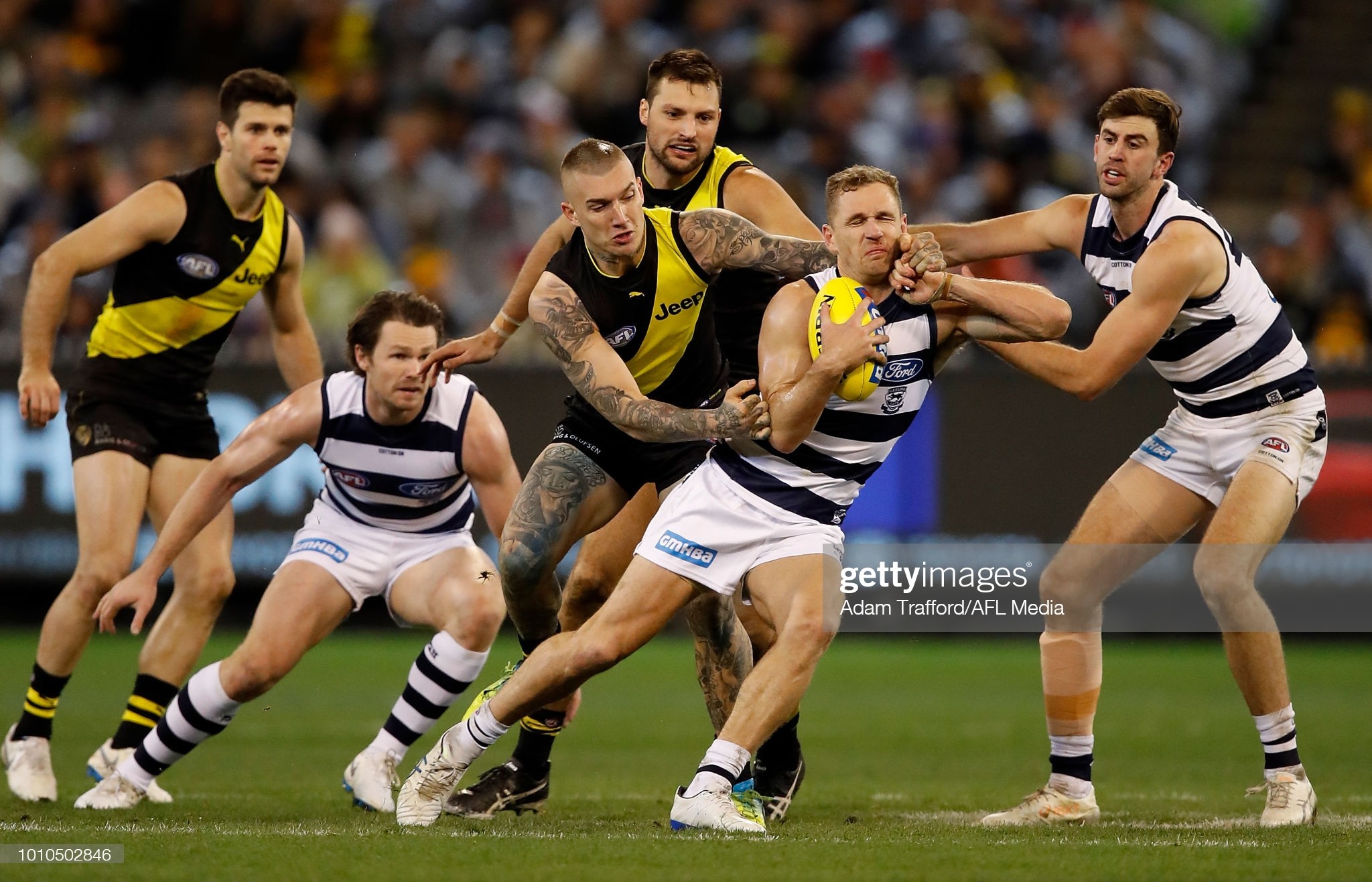 joel-selwood-of-the-cats-is-tackled-high-by-dustin-martin-of-the-of-picture-id1010502846