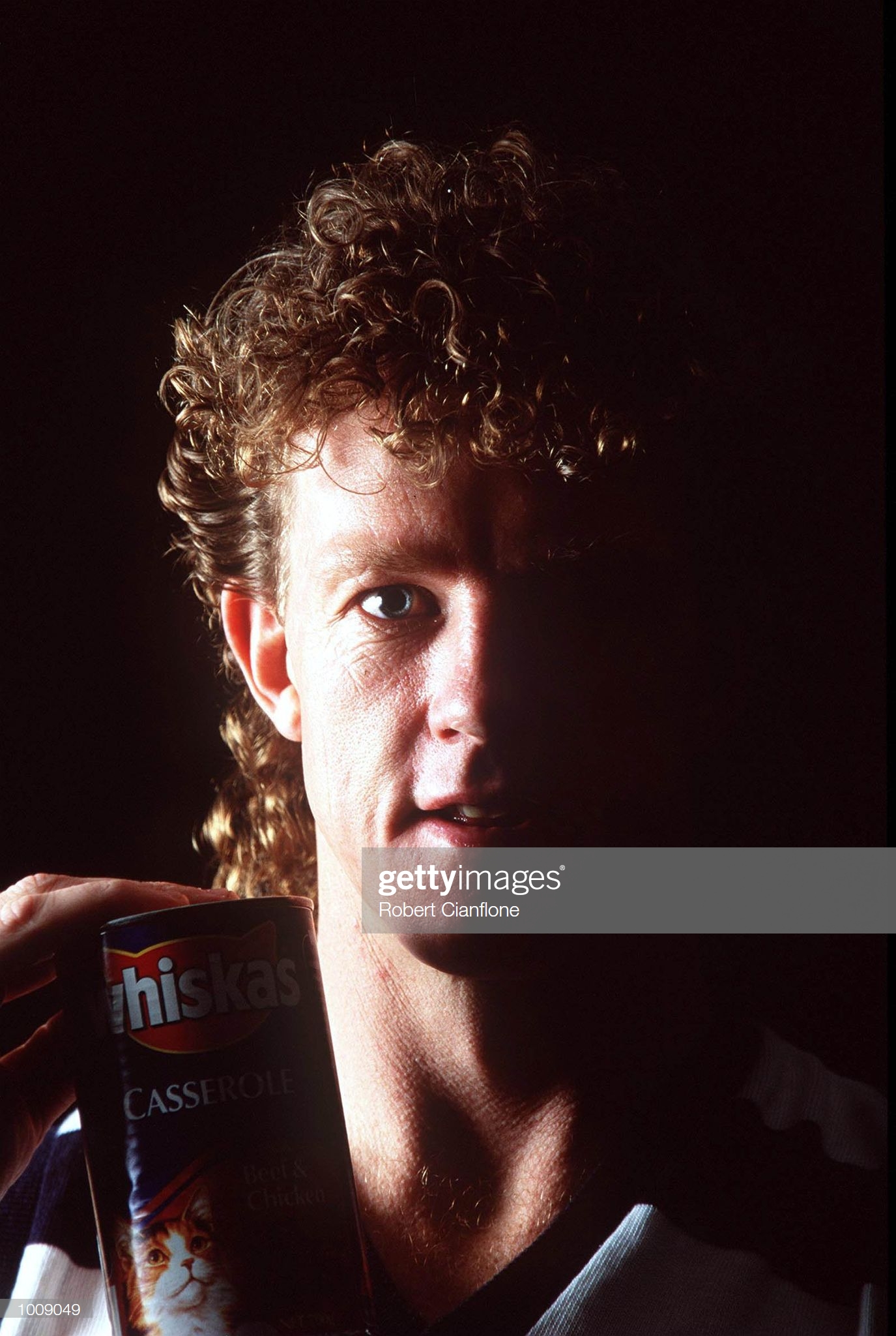 jun-1999-garry-hocking-of-the-geelong-football-club-during-a-portrait-picture-id1009049