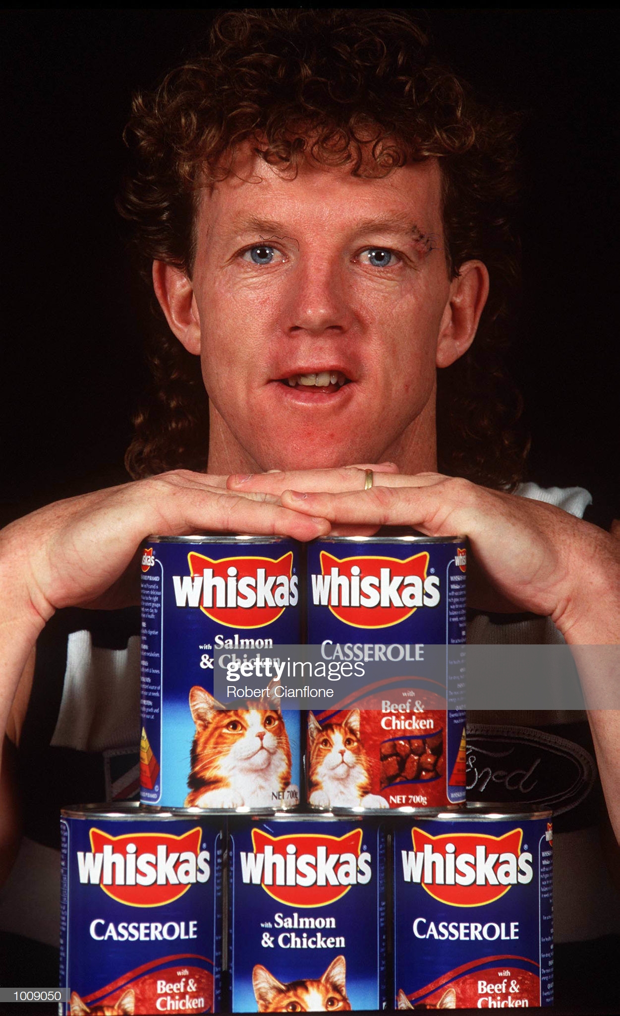 jun-1999-garry-hocking-of-the-geelong-football-club-during-a-portrait-picture-id1009050