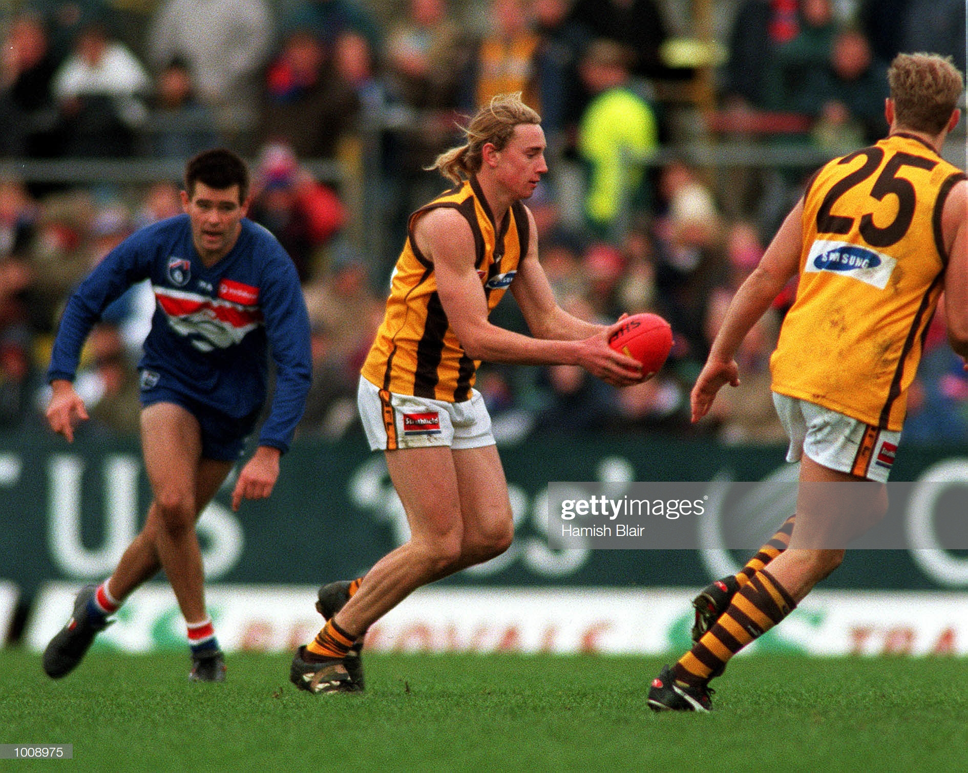 jun-1999-son-of-former-hawthorn-player-michael-tuck-and-nephew-of-picture-id1008975