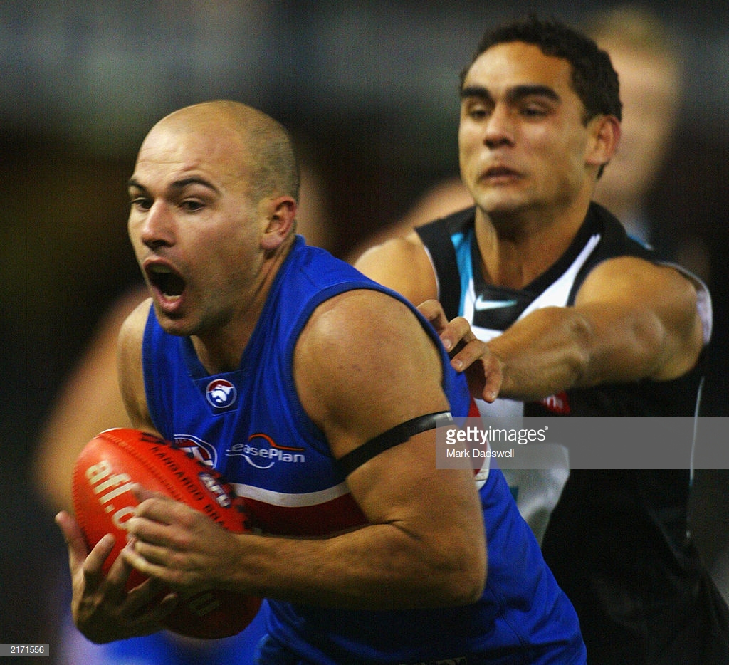 nathan-eagleton-of-the-bulldogs-marks-in-front-of-shaun-burgoyne-of-picture-id2171556