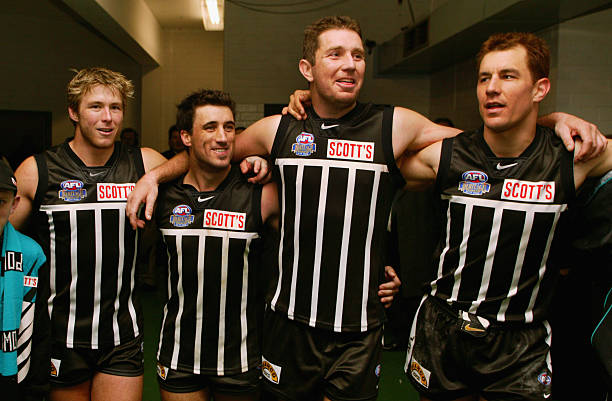 port-adelaide-players-sing-the-club-song-after-their-44point-win-at-picture-id2394440