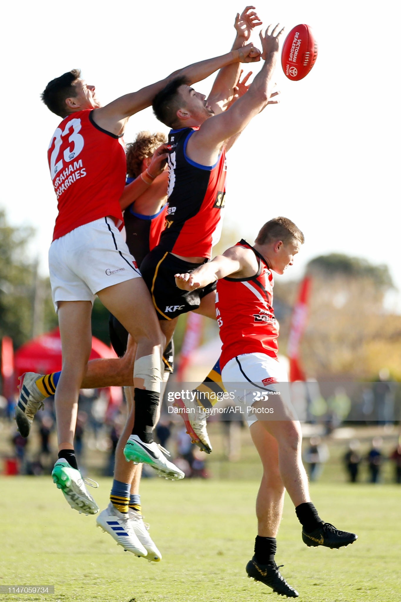 sam-alabakis-of-frankston-spoils-billy-longer-of-sandringham-during-picture-id1147059734