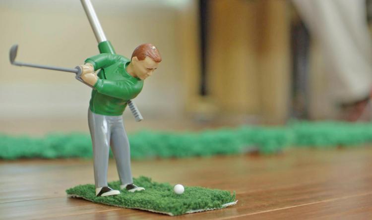 mini-golfing-man-indoor-golf-game-3203.jpg