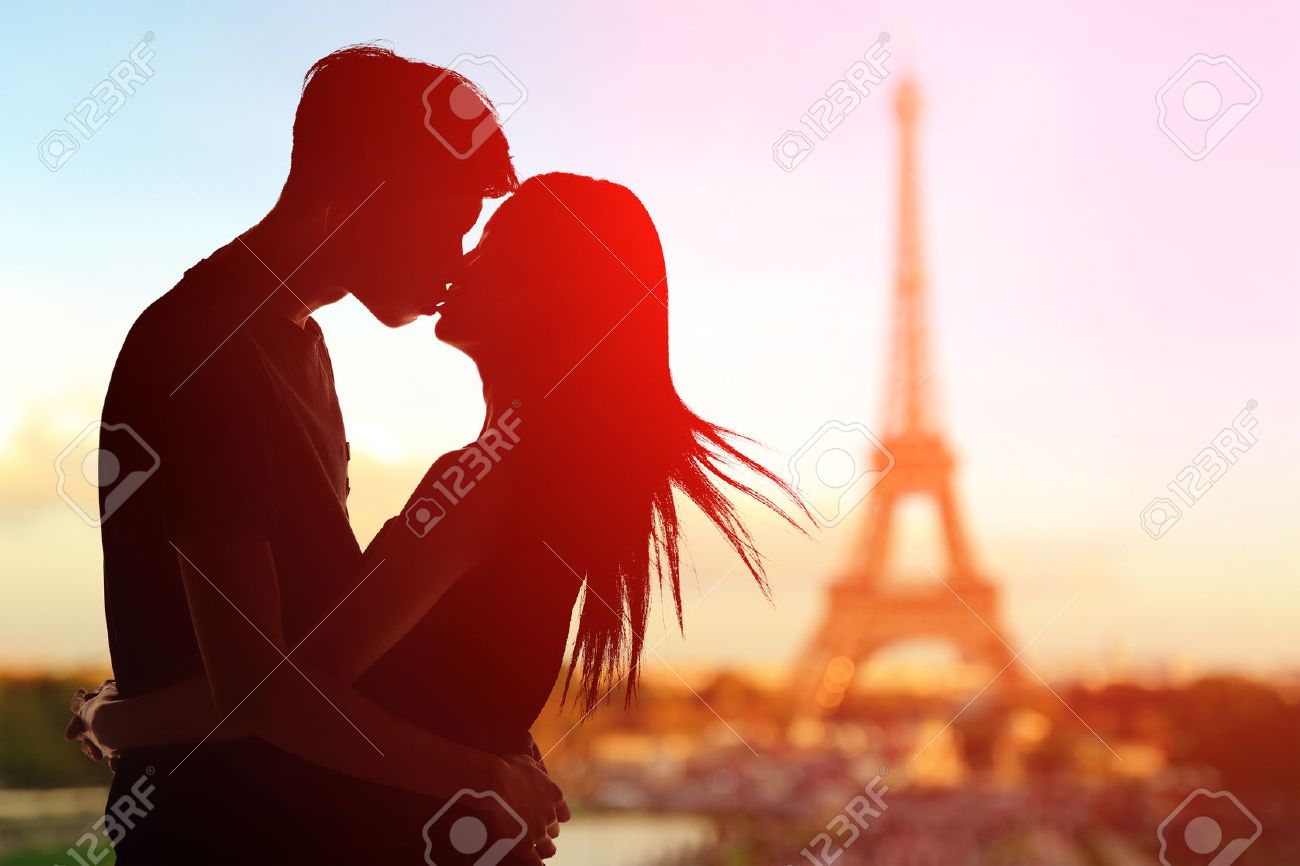 35268487-silhouette-of-romantic-lovers-with-eiffel-tower-in-paris-with-sunset.jpg