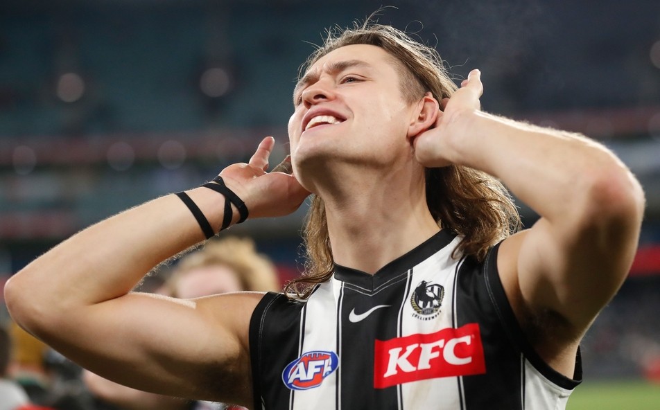 Darcy-Moore-gestures-to-the-crowd-after-the-R21-clash-between-Collingwood-and-Melbourne-at-the-MCG-on-August-5-2022.jpg%20+%20