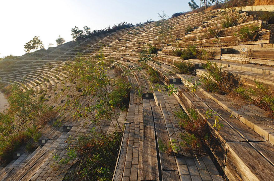 Abandoned-olympic-venues-39-57a88f4bb843d__880.jpg