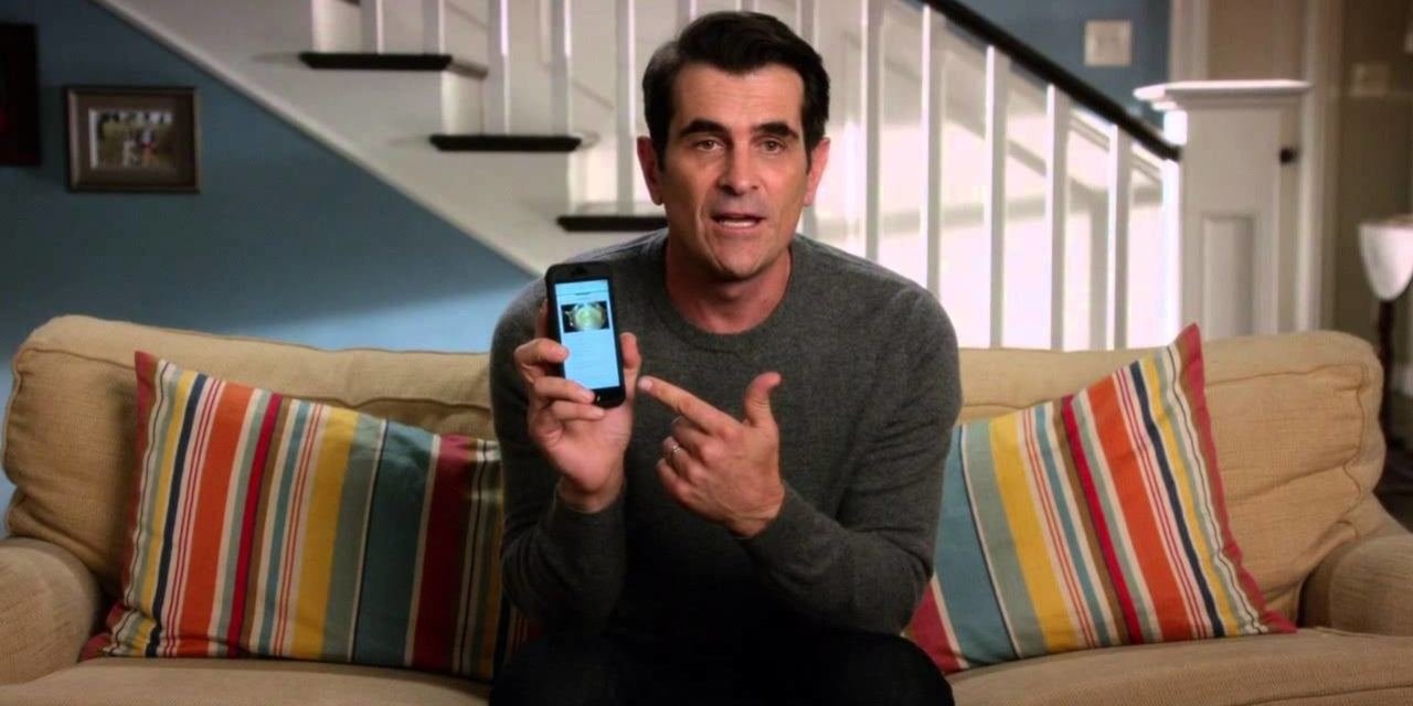 Phil-Dunphy-phone-Modern-Family.jpg